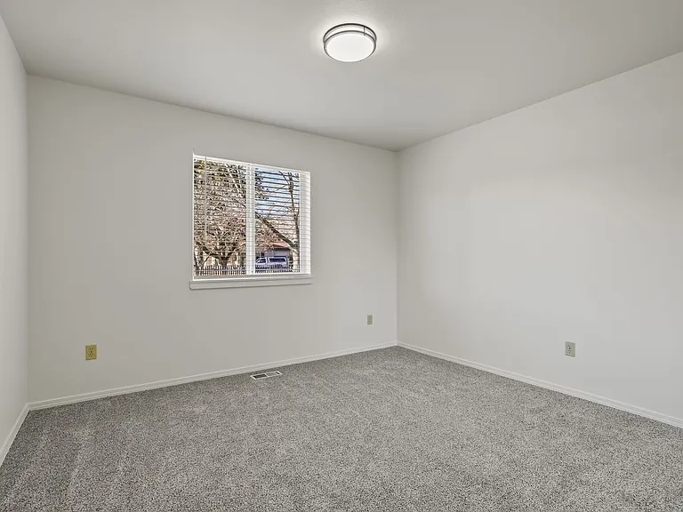 101 E Woodvine St — Photo 12