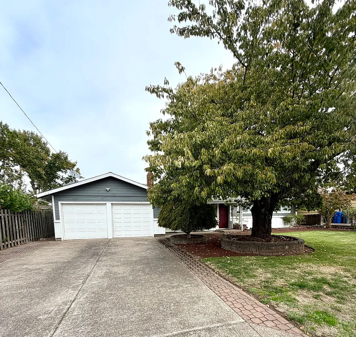 Now Leasing Spacious 3-Bedroom Home in NE Salem — Photo 1