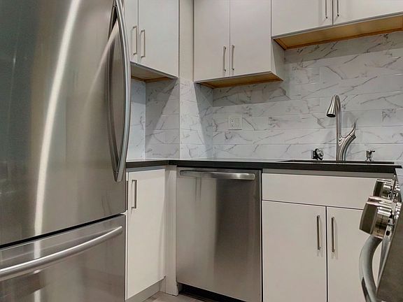 4th image of 201 Harrison St APT 426