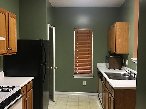 4th image of 954 Tree Creek Blvd