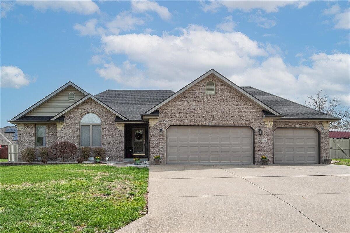 1600 South Hedgewood Drive, Bolivar, MO 65613 Zillow