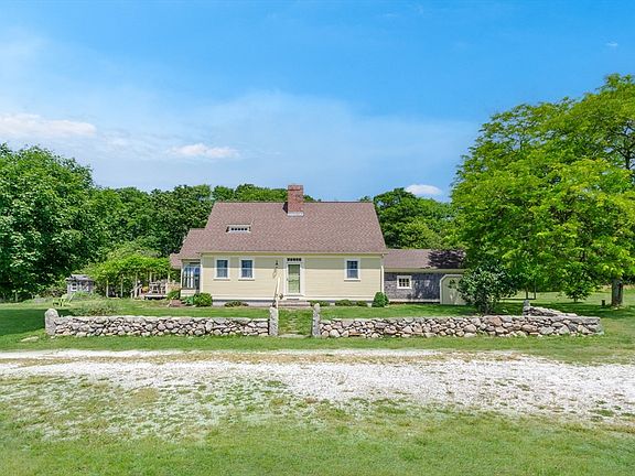 3rd image of 442 Horseneck Rd