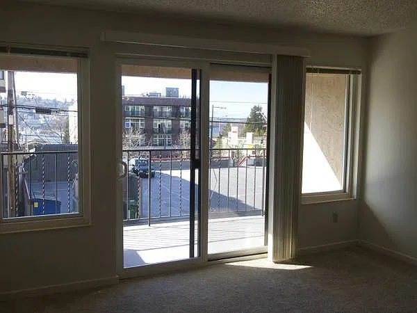 Villa Anita 2231 Franklin Ave E — Photo 3