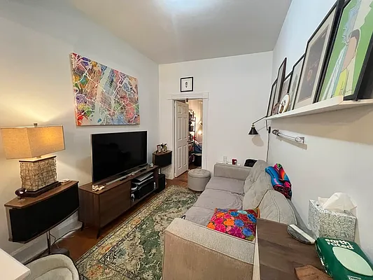 Rented by Tapiro Realty | media 4