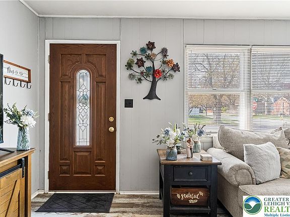 4th image of 2904 Diamond Ave