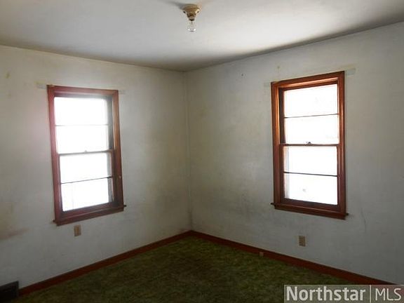 5th image of 569 Maryland Ave W