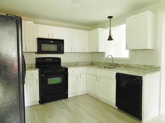 5th image of 2762 S Sherwood Dr