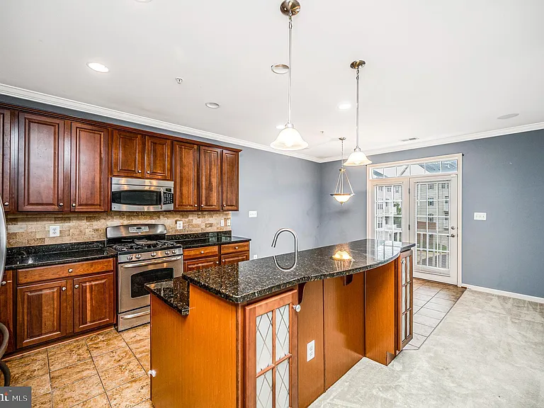 2515 Eastbourne Dr — Photo 7