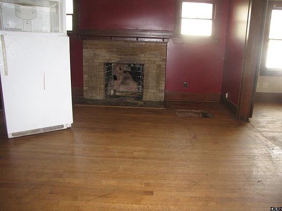 3rd image of 2115 W Oklahoma Ave