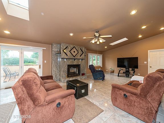 2nd image of 4751 N Redwood Dr