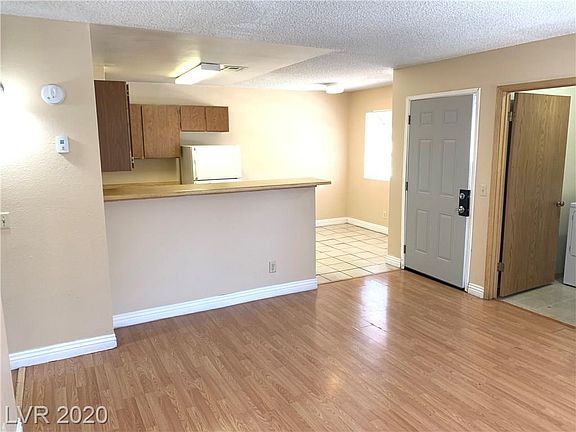 3rd image of 2725 Jennydiane Dr APT C