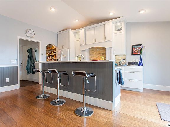 2nd image of 2842 Katrina Cir
