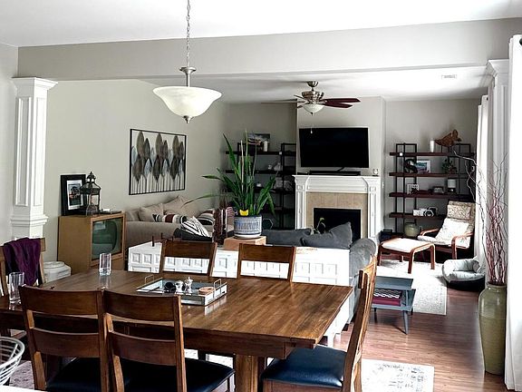 3rd image of 120 Richmond Walk Dr