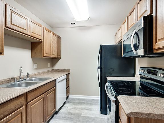 3rd image of 423 Plantation Ct