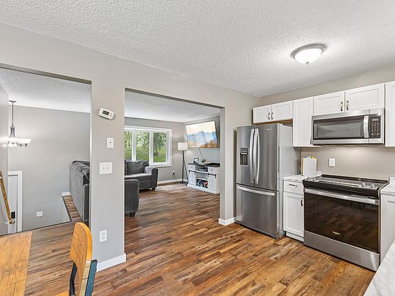 5th image of 24927 Narcissus St NW