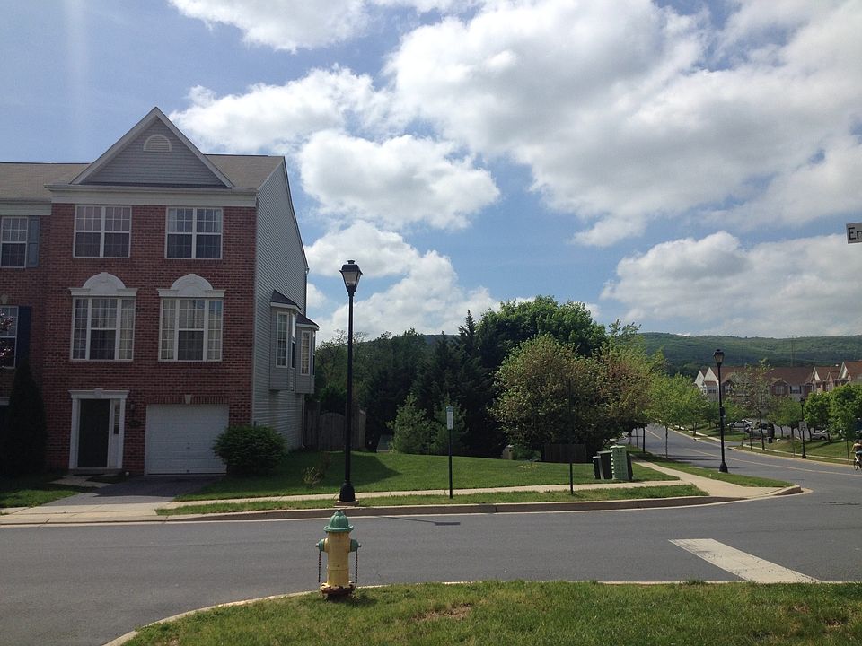 2nd image of 2626 Emerson Dr