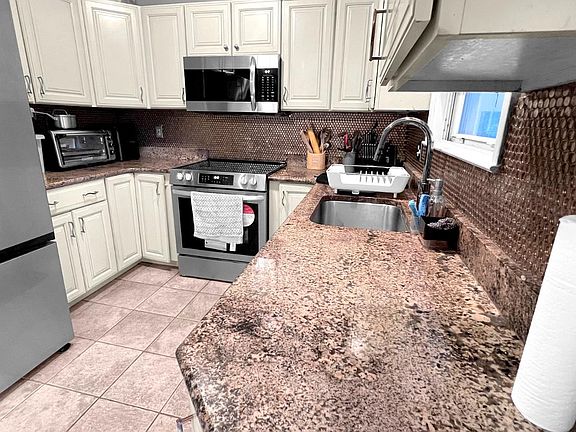 4th image of 2 Harrod Ct
