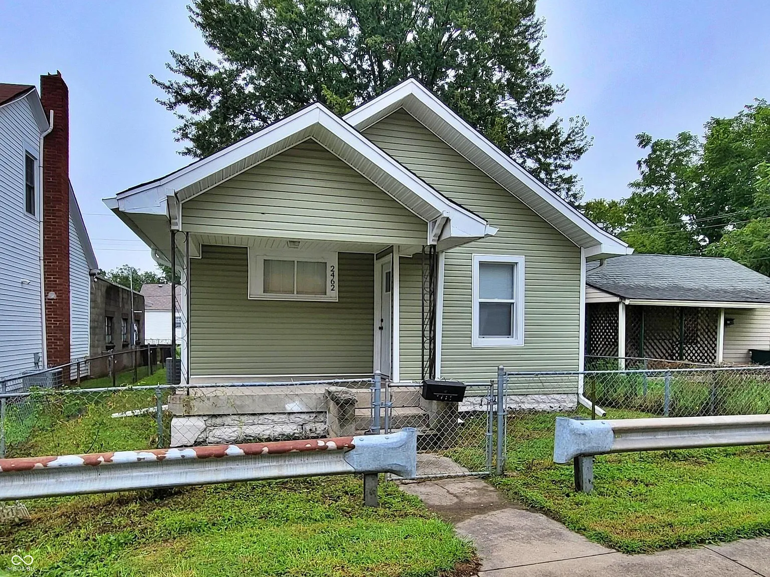 3 bed, 1.0 bath, 854 sqft, $1,250 — Photo 1