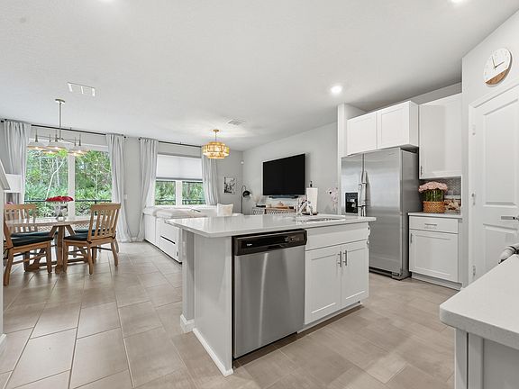 3rd image of 3905 SE Mentmore Lane