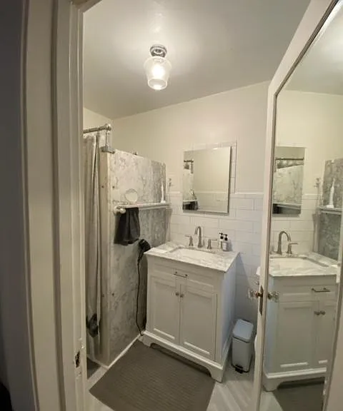 Full bath in master bedroom