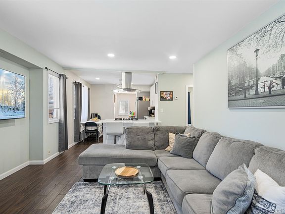 4th image of 508 Michigan Street