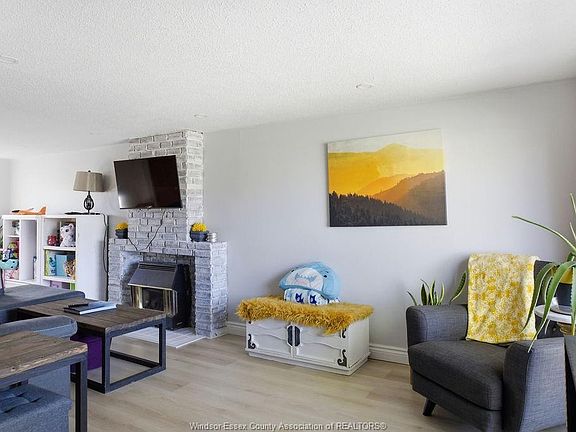 4th image of 876 Westminster Blvd