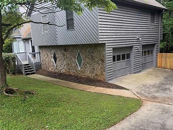 2nd image of 105 Arbour Run