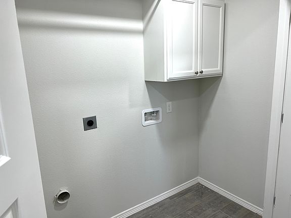 5th image of 321 Clemente Ave Unit A