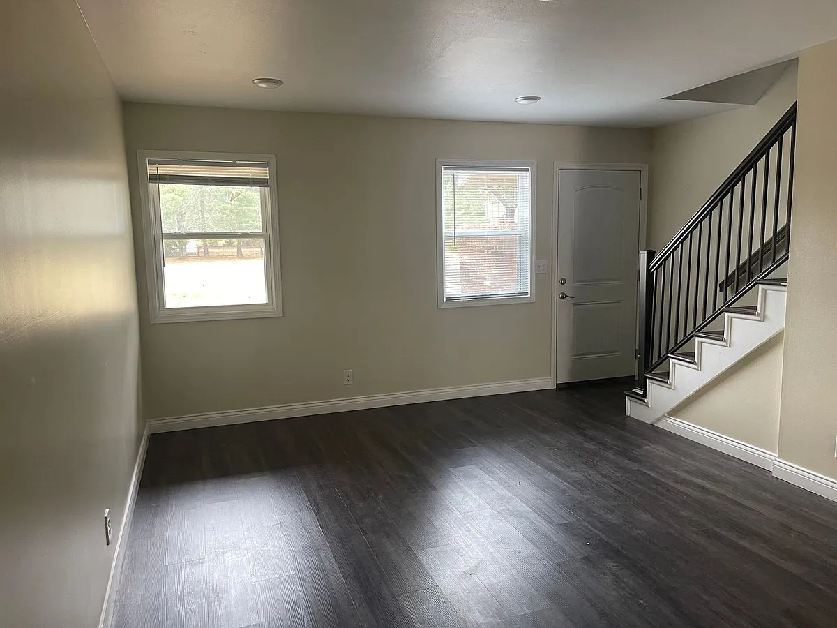 Building Photo - 315 N Westridge Dr