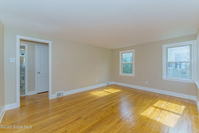 4th image of 12 Manor Hgts