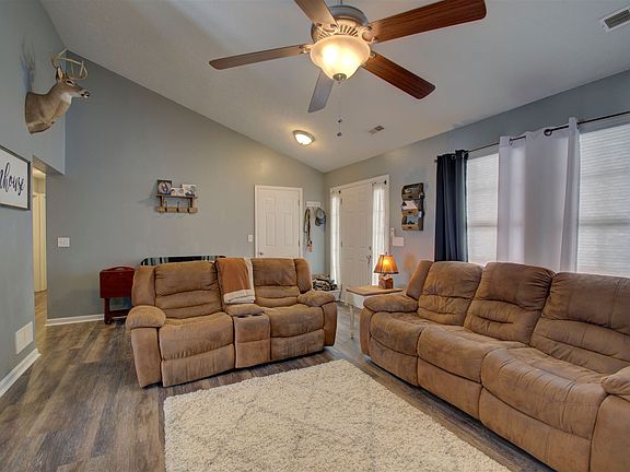 4th image of 10264 Knob Hill Dr