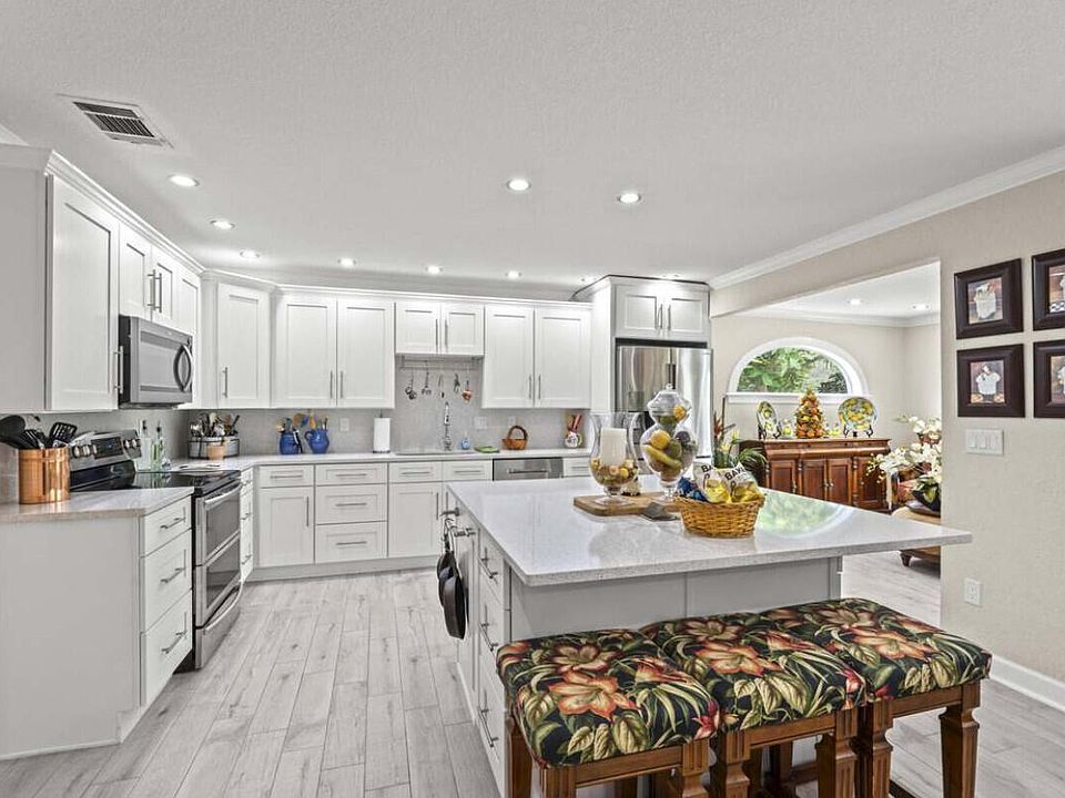 1st image of 1951 SE Erwin Road