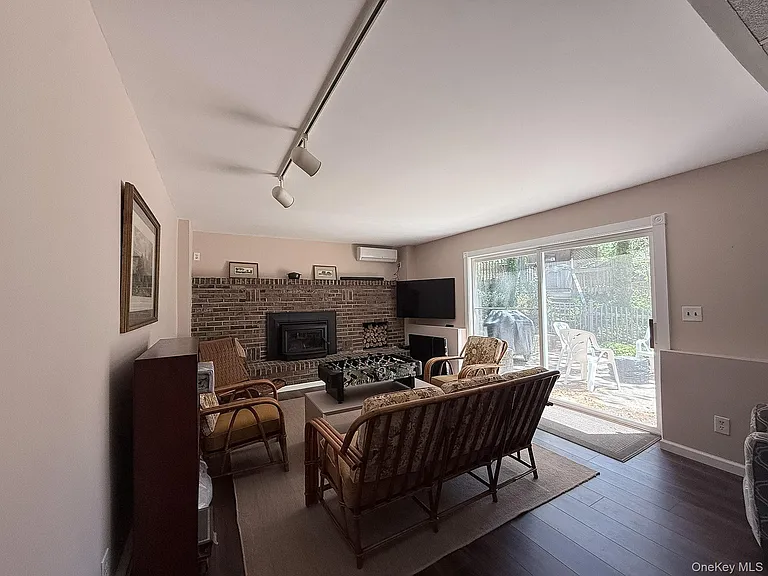 95 Linda Ln W — Photo 28
