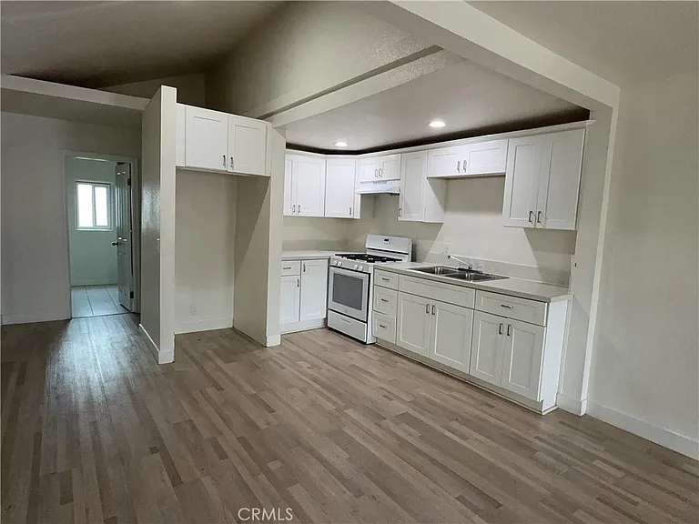139 N Palm Ave #1 — Photo 7