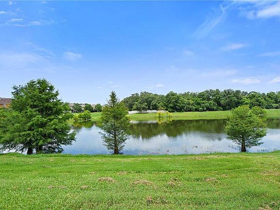 4th image of 716 Legacy Park Dr