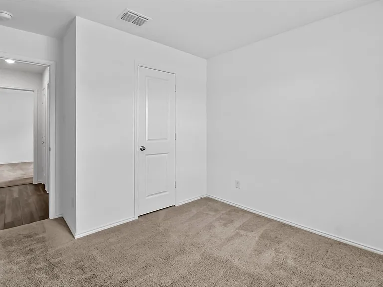 518 Olmstead Dr — Photo 6
