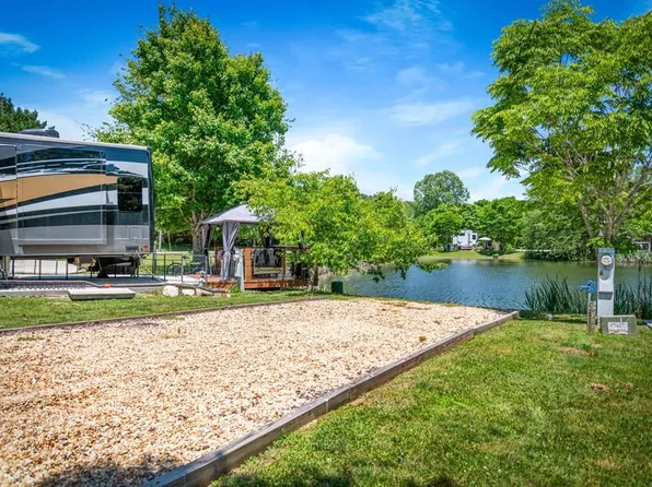 2 Mountain Meadows Dr, Morganton, GA 30560