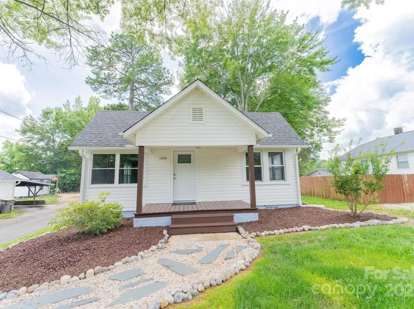 1208 Martin Luther King Ave, Kannapolis, NC 28083