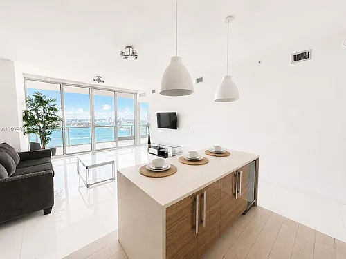 2020 N Bayshore Dr Photo 1
