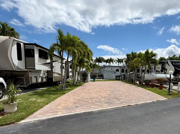 150 Smallwood Dr #217, Chokoloskee, FL 34138