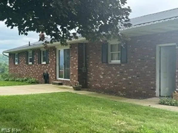 6985 State Route 39, Millersburg, OH 44654