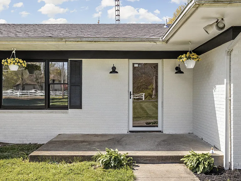 5051 E Moyer Dr — Photo 2