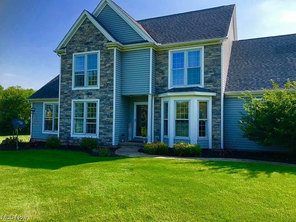 1st image of 4575 Woods Cir NE