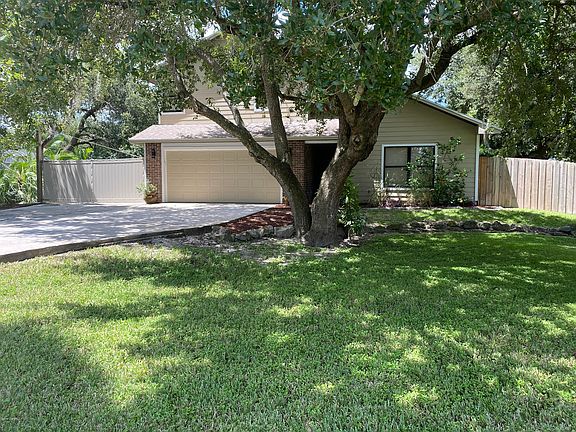 2nd image of 380 Oak Lake Pl