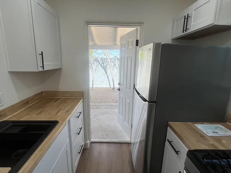 1718 N 26th Pl #10 — Photo 7