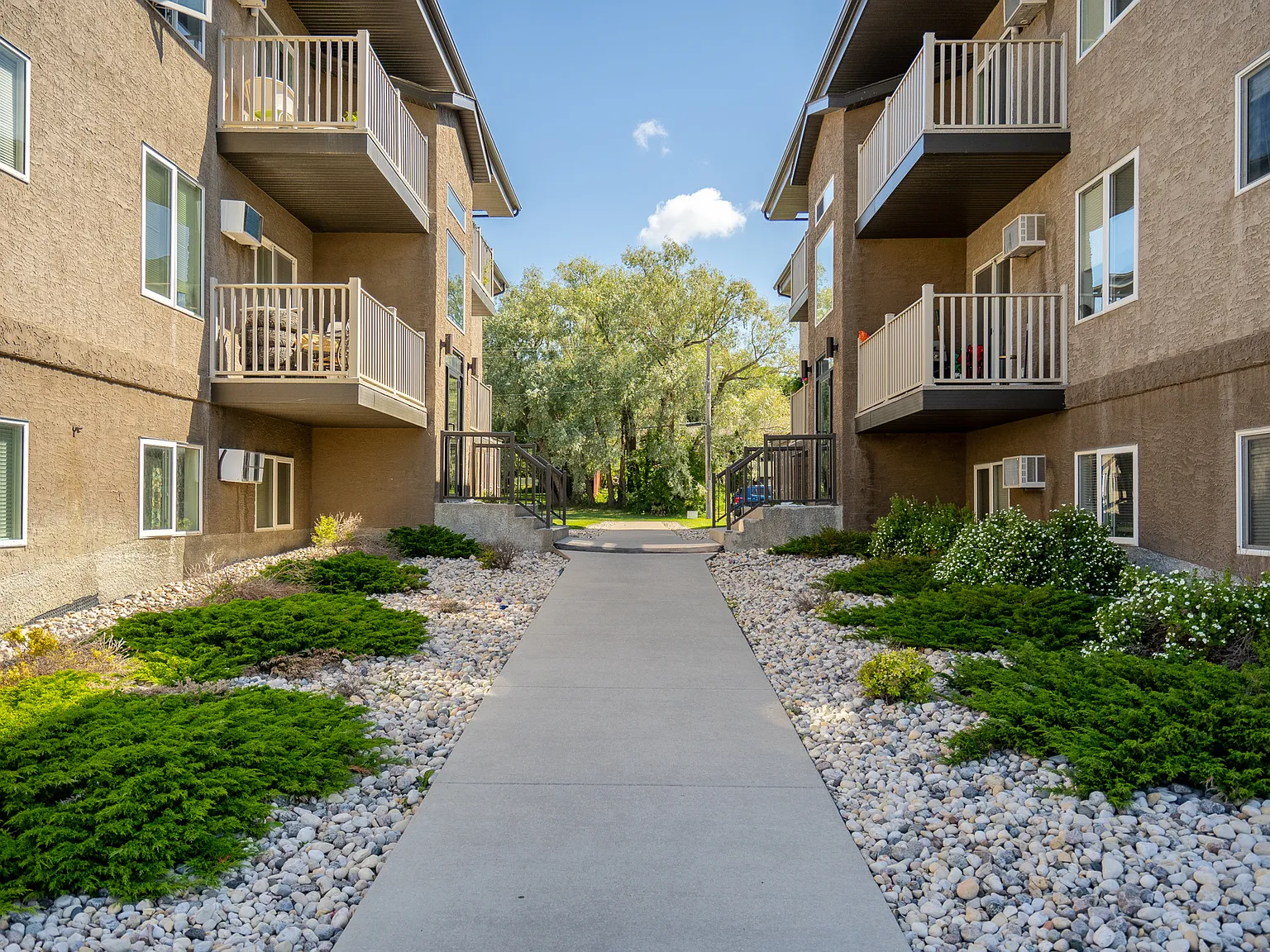 Oakdale Towers — Photo 4