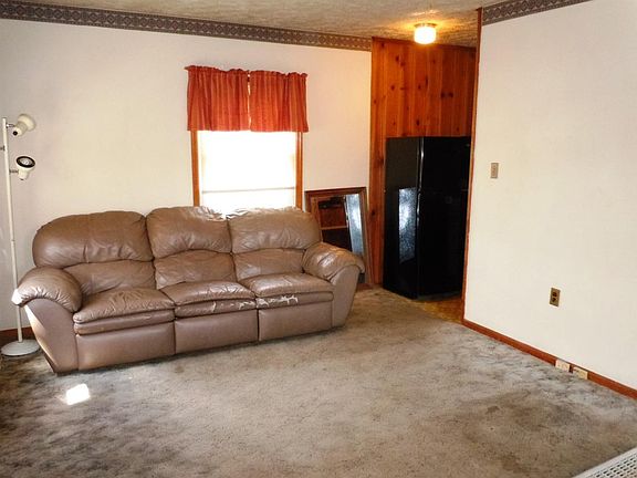 4th image of 145 Parrish Ave