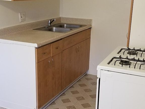 3rd image of 915 E Palmer Ave APT 21