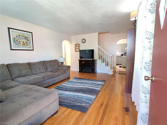 3rd image of 332 Horton Ave