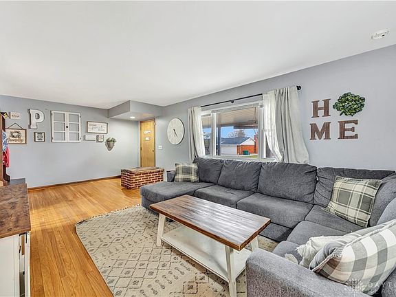 3rd image of 310 John St